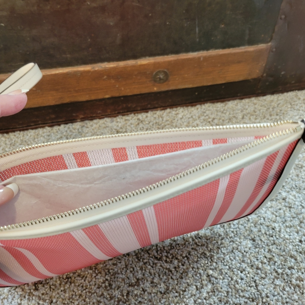 Kate Spade Salmon Orangw Mesh Large Wristlet - Picture 2 of 3
